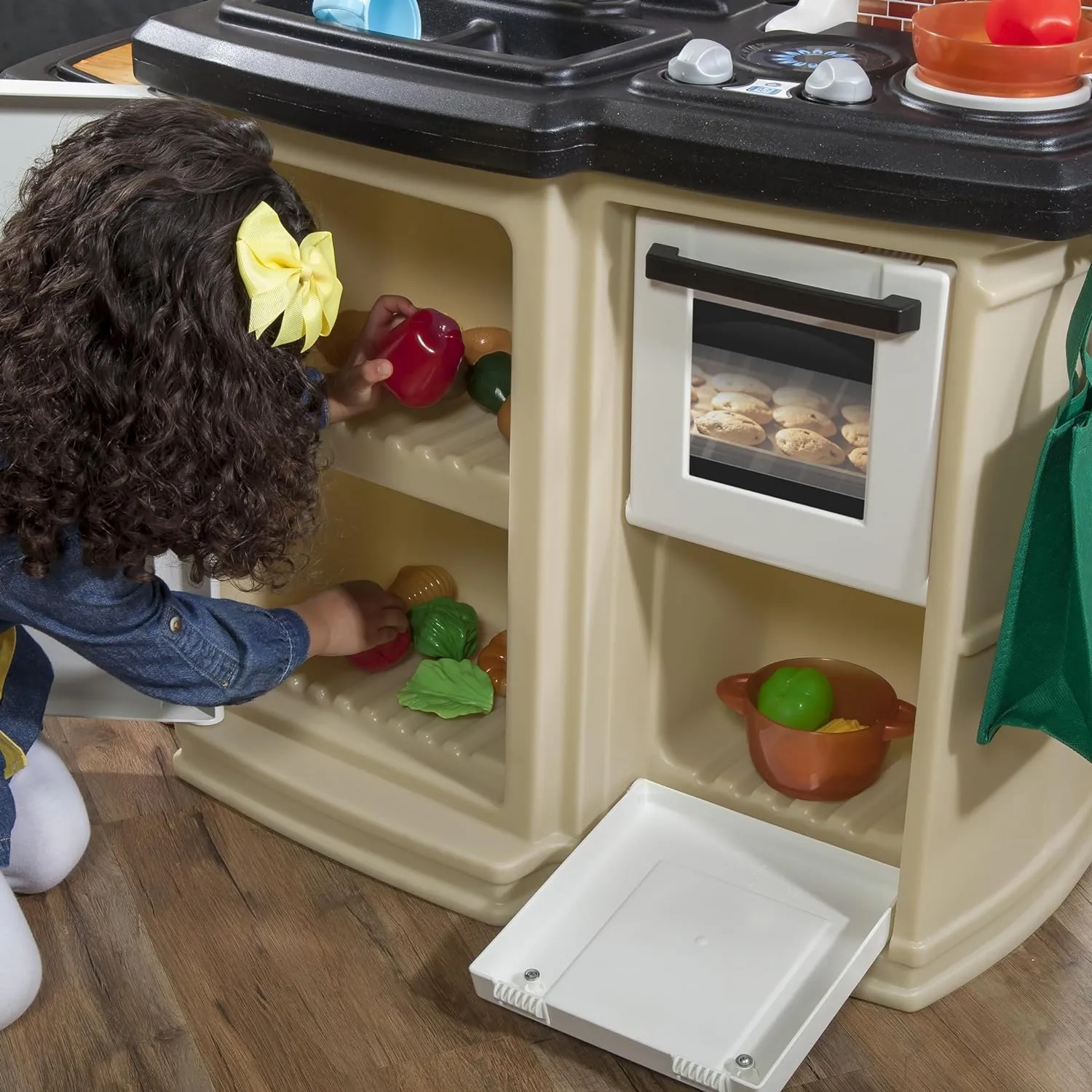 Step2 Great Gourmet Kids Kitchen Playset, Indoor/Outdoor Kitchenette, Interactive Play with Lights and Sounds, Made of Durable Plastic, Includes 33 Piece Toy Accessories, Toddlers 3  Years Old, Tan